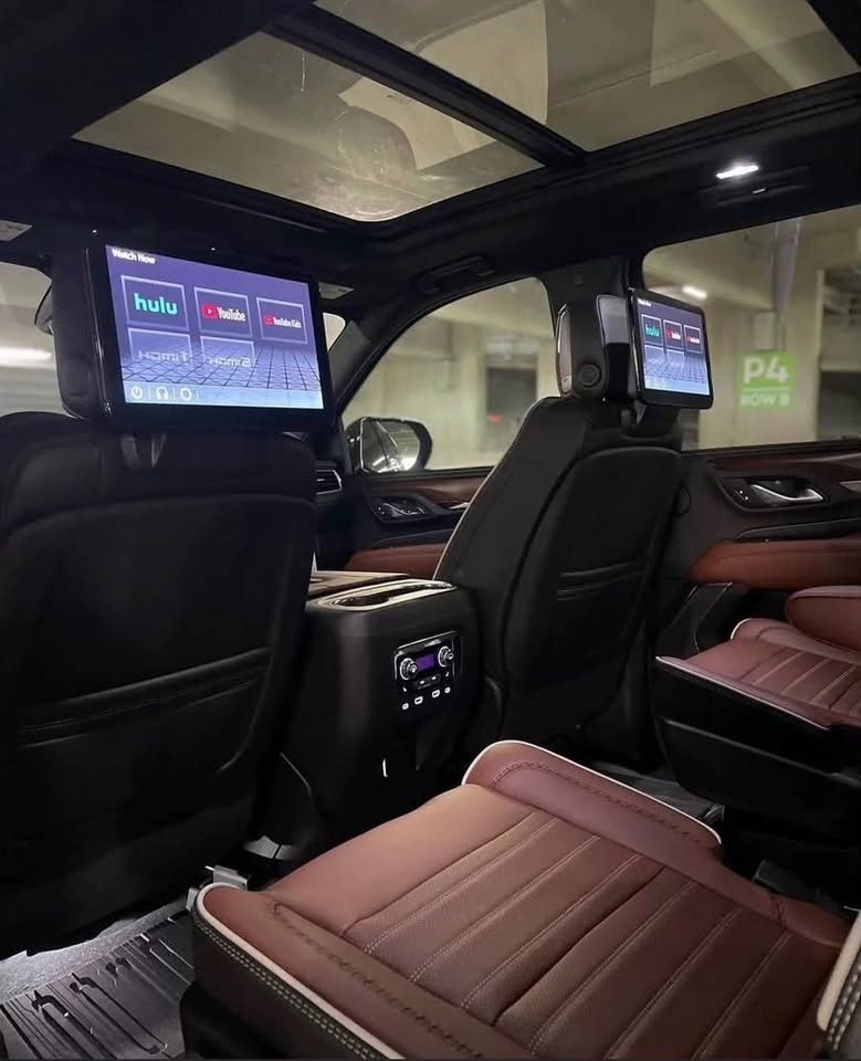 Rear cabin: seat-back screens, panoramic roof, leather captain's chairs