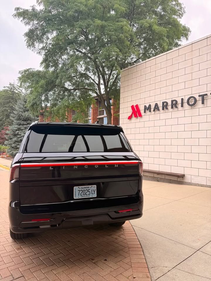 Lincoln Navigator at a Marriott entrance